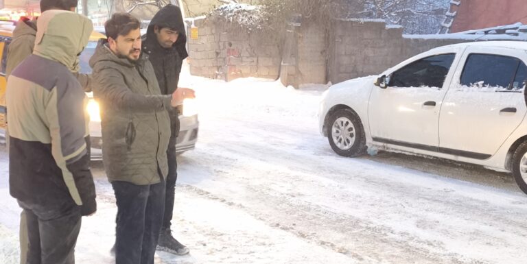 İlçemizde Karla Mücadele Çalışmaları Aralıksız Devam Ediyor